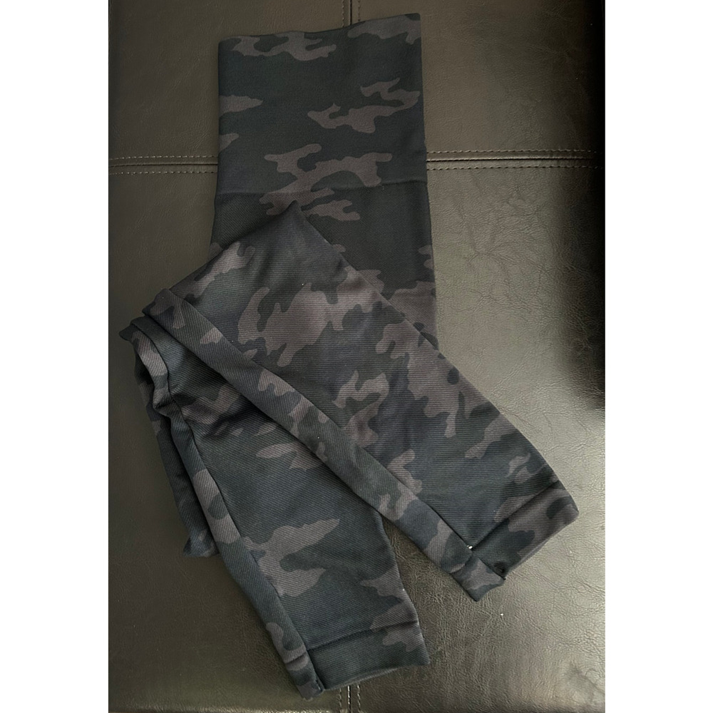 Spanx- Look At Me Now - Camo Green Seamless Leggings-Size M